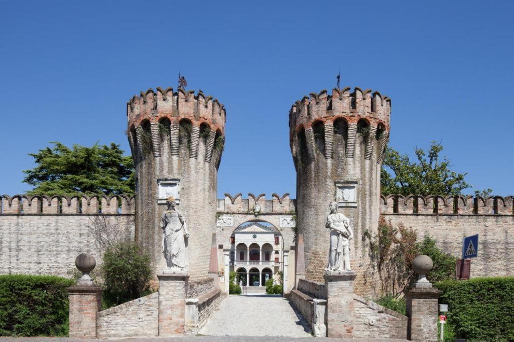 Marina'S Venice Garden 容卡德 外观 照片